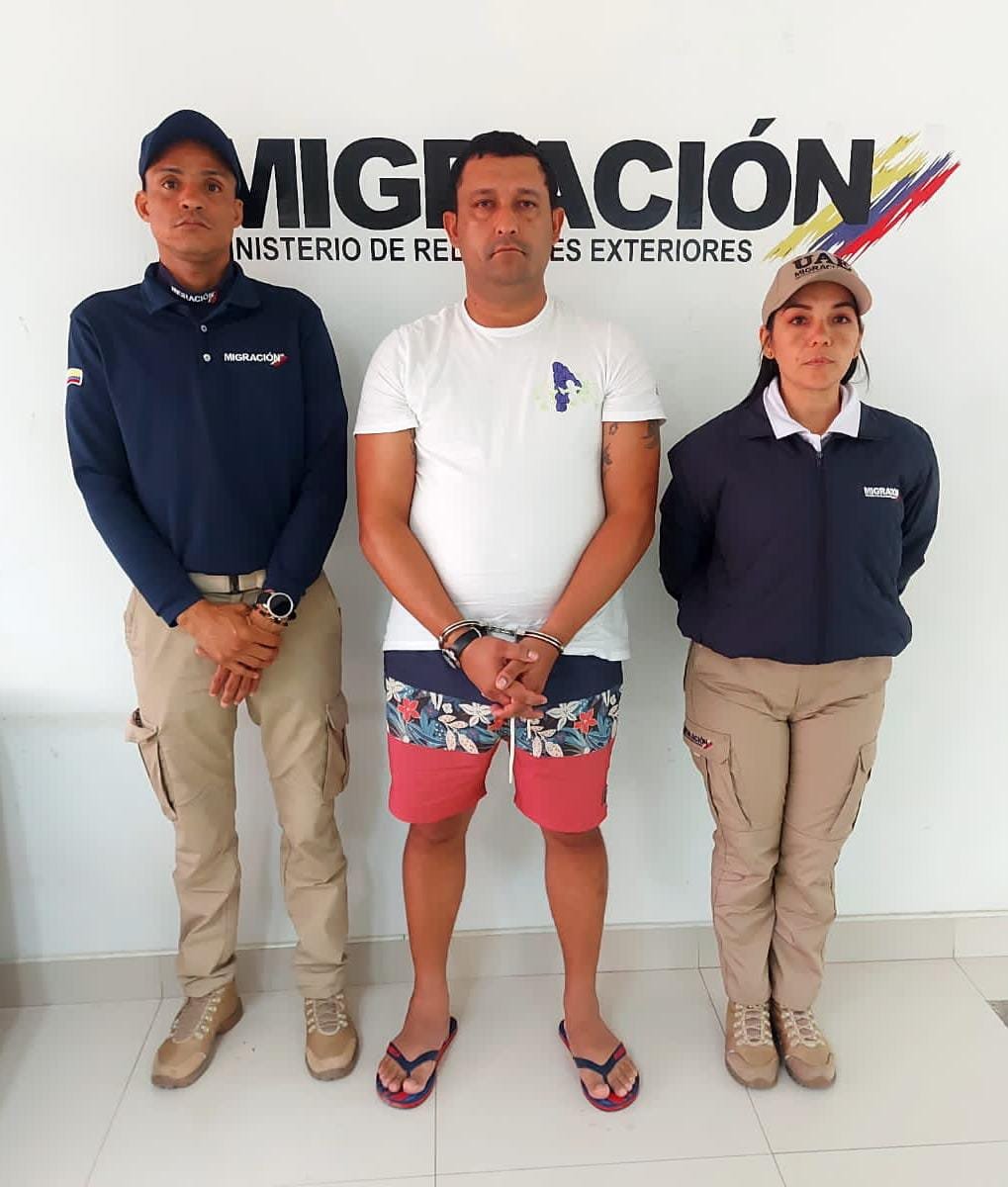 También Migración Colombia identificó a Albert Giovanny Prieto Nariño, quien tiene circular roja de la Interpol.