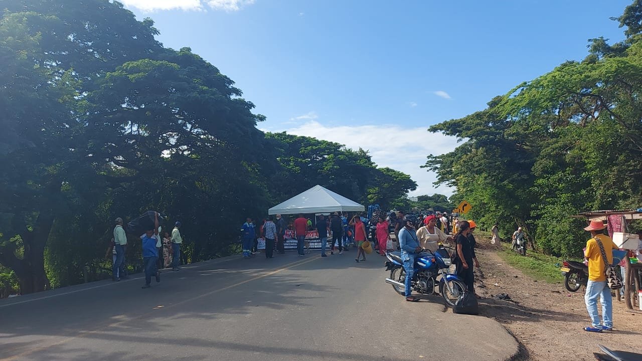 En varias ocasiones se han presentado protestas por esta situación de nombramiento de docentes en la Internado Indígena San Antonio de Aremasain, en Manaure.