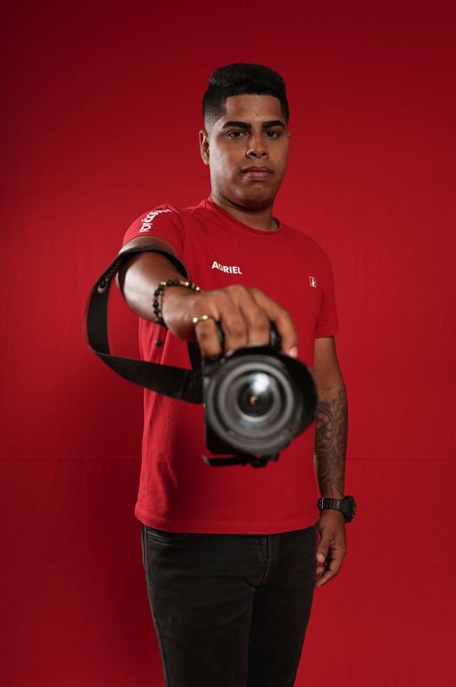 Adriel Corro – Productor audiovisual con gran habilidad para la edición.