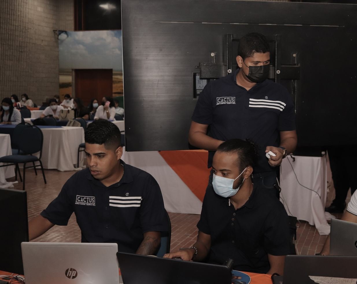 De izquierda a derecha: Adriel Corro, José Camargo y Eduardo Illidge Martínez - CEO de Cactus.