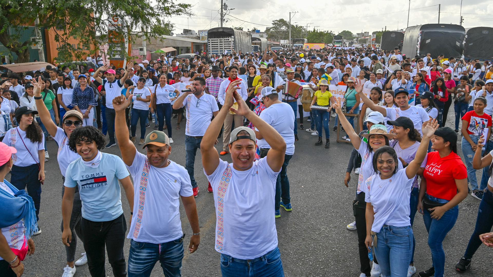 La jornada de celebración incluyó una caminata por la principal calle de Maicao, donde participaron los estamentos universitarios y la ciudadanía.