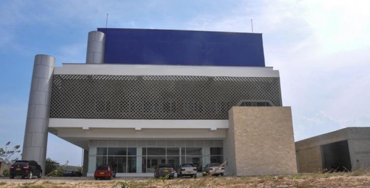 Esta es la moderna sede del canal regional, que se encuentra en el corredor universitario, municipio de Puerto Colombia.