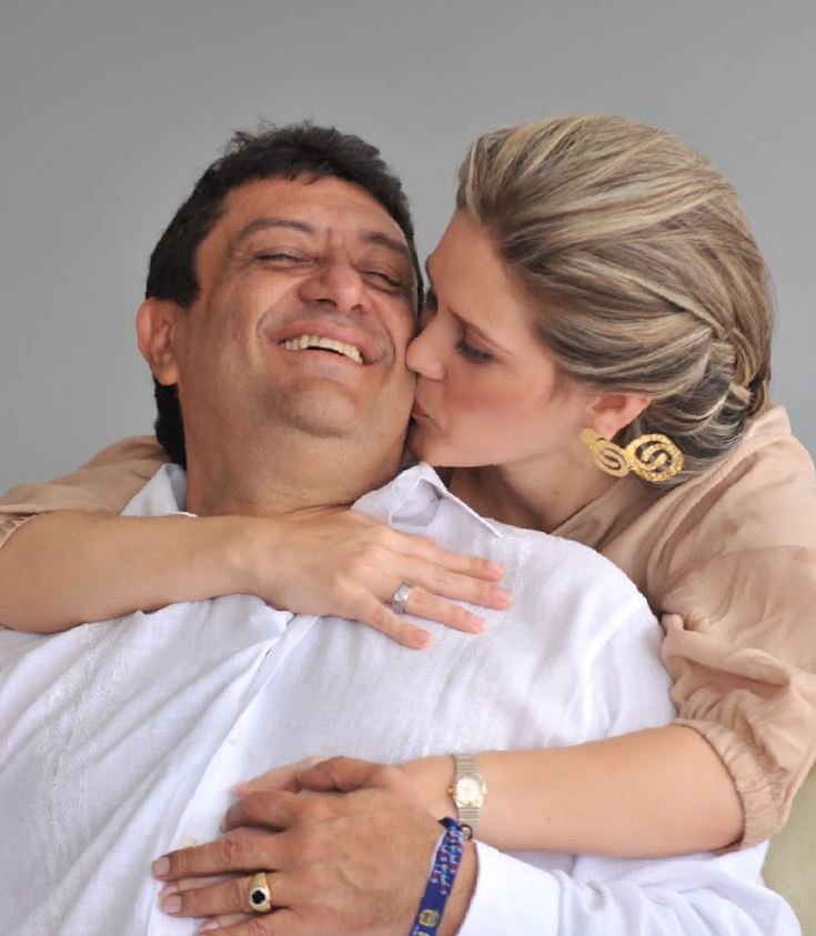 Juana Gómez Bacci, al lado de su padre, Kiko Gómez Cerchar.