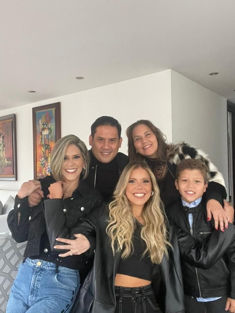 Juana Gómez, acompañada de Fernando Gómez, Viviana Bacci, Valeria Gómez y su hijo Matías.