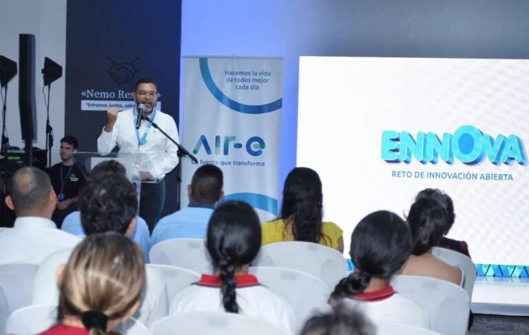 Víctor De Luque, Gerente de Valor Social Air-e