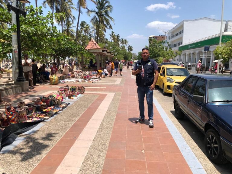 "Ciudades como Santa Marta, Cartagena, Riohacha, San Andrés y Montería, cuyo aeropuerto sirve a Tolú y Coveñas, se han visto afectadas, ya que la capacidad de la flota aérea actual no sería suficiente y el precio de los tiquetes estaría en aumento”, afirmó el funcionario de nivel nacional.