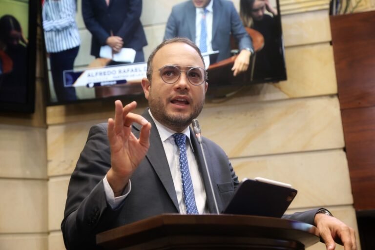 Senador Alfredo Deluque.