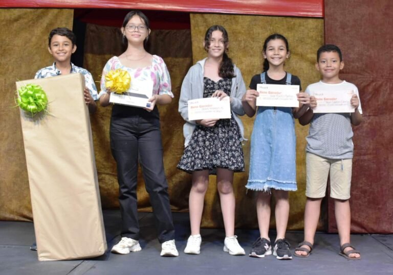 Ganadores del concurso 'Los niños pintan el Festival Vallenato' que promueve desde hace 12 años la Fundación Festival de la Leyenda Vallenata