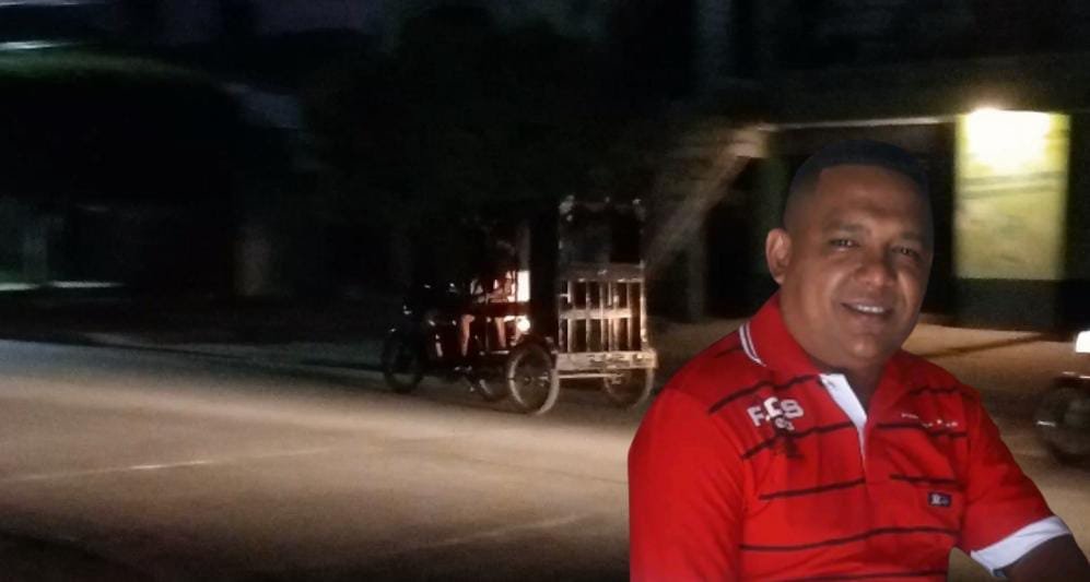 Alexander Rincones, conocido popularmente como 'Mirito', líder social asaltado.