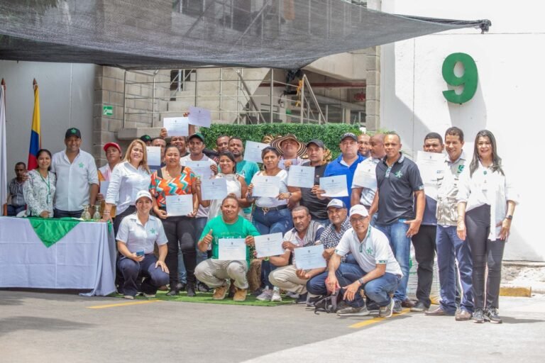 Más de 400 personas se dieron cita en el Centro Agroempresarial y Acuícola, en Fonseca: asociaciones de campesinos, ganaderos, comunidades indígenas, empresas agropecuarias de La Guajira, entidades públicas y privadas, Juntas de Acción Comunal, entre otros.