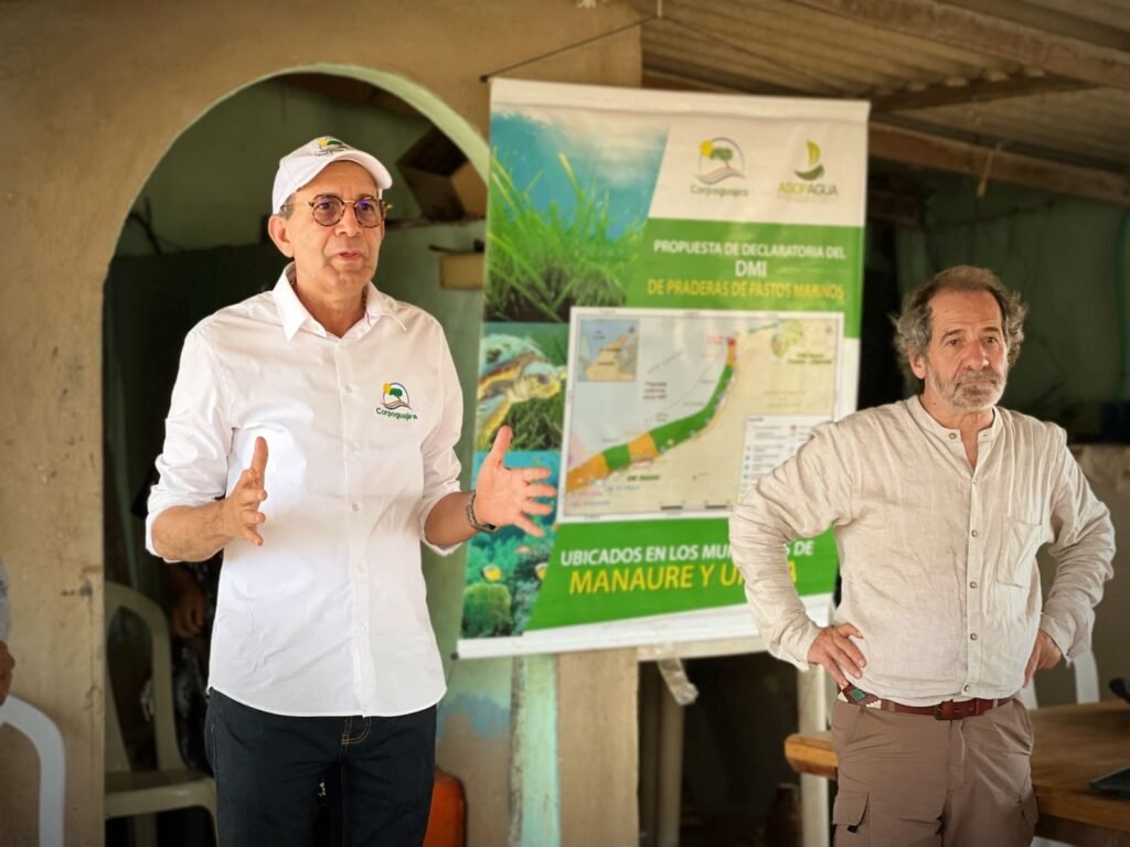 Samuel Lanao Robles, director general de Corpoguajira y el viceministro de ordenamiento ambiental, Francisco Canal Albán.