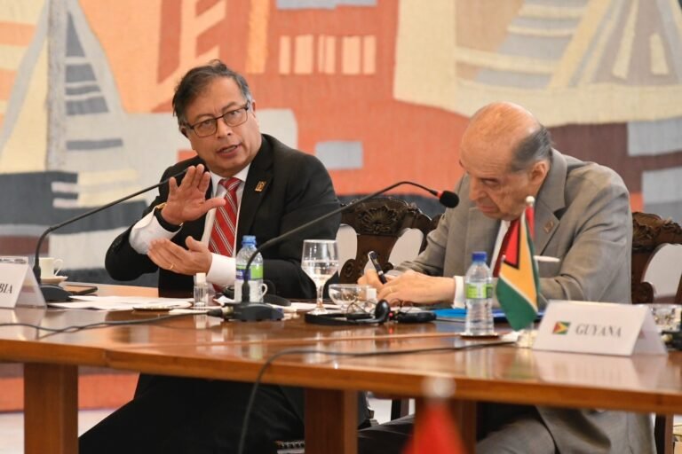 Gustavo Petro, Presidente de Colombia, destacó la creación del programa de Enfermería para Uniguajira.