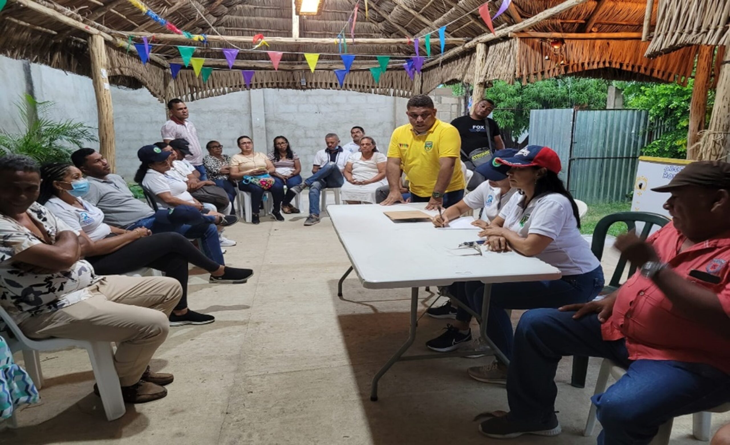 Durante la reunión se escucharon algunos planteamientos por parte de los presidentes de los distintos barrios del Distrito.