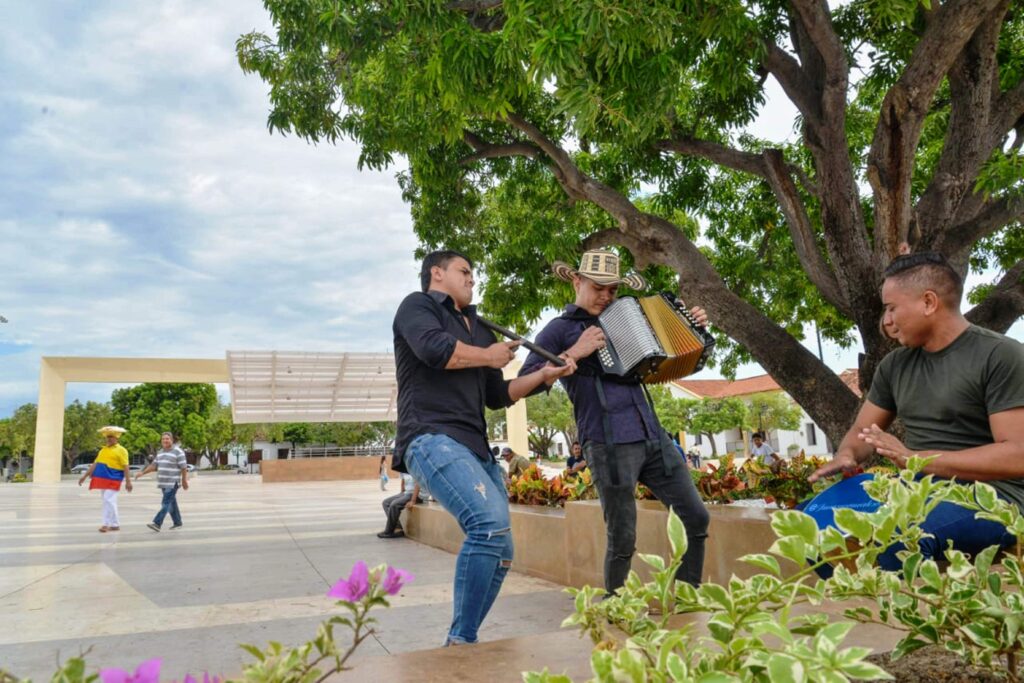 Plaza Alfonso López, corazón del folclor vallenato donde los acordeones piden por la paz y la alegría