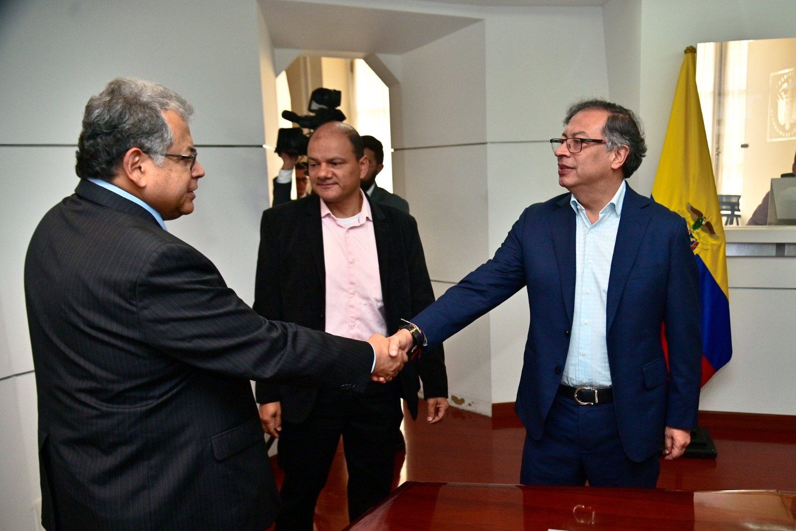 Ulahy Beltrán López, Superintendente Nacional de Salud y Gustavo Petro, presidente de Colombia.
