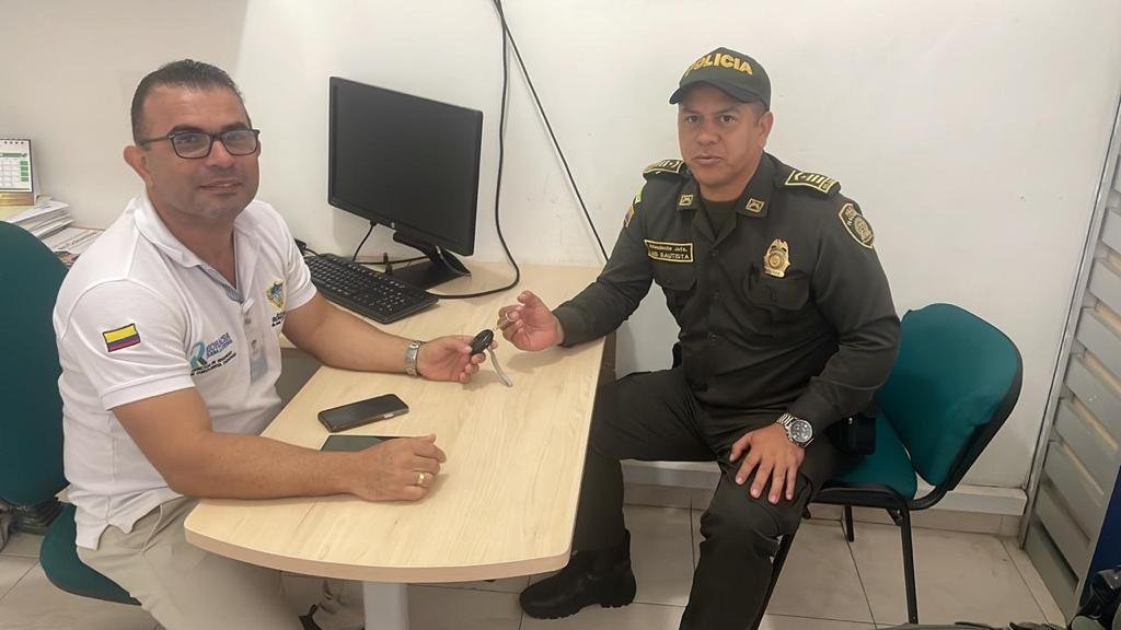 Alexander León, director de seguridad y convivencia ciudadana, con el Jefe de prevención de la Policía de La Guajira, Luis Bautista, quienes dieron a conocer la nuevo estrategia de seguridad 'llave segura, prevención ciudadana'.