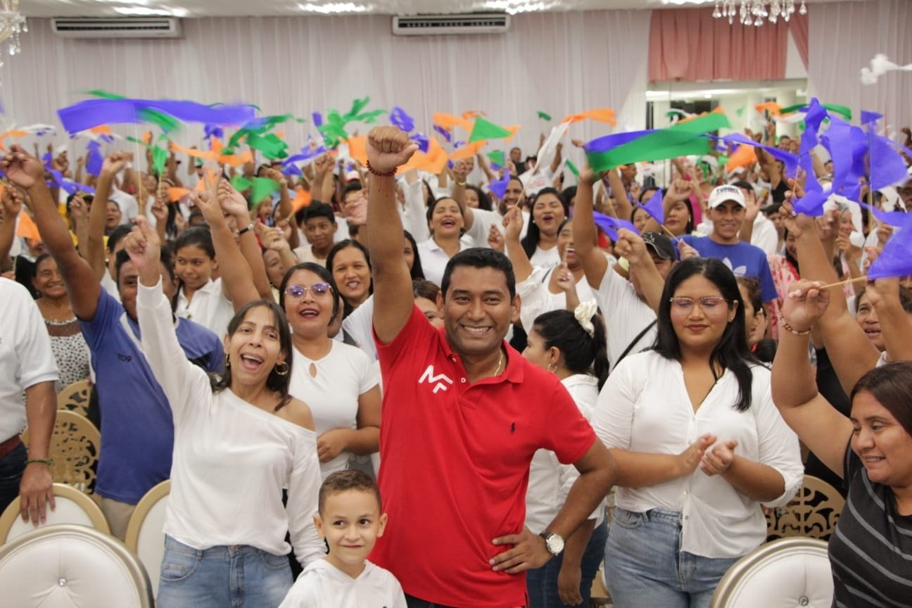 Apoyo multitudinario de los maicaeros al candidato Aragón González.