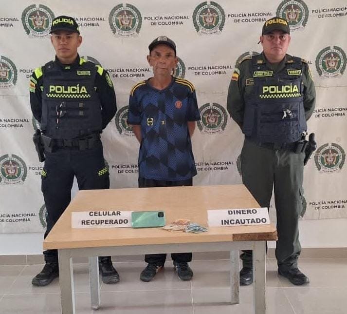 Un hombre fue capturado con celular, dinero y bolso robado