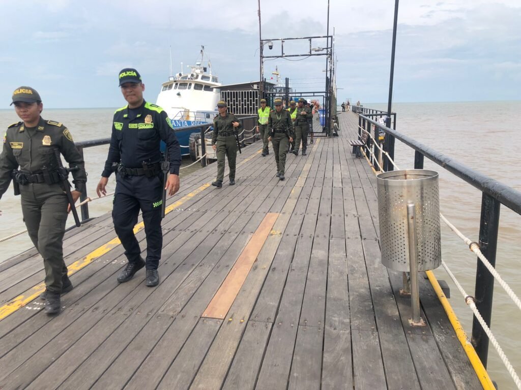 Realizaron operativos en el muelle de Riohacha para evitar que menores y adolescentes se lancen al mar