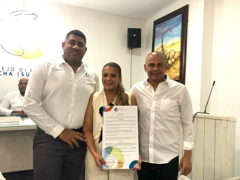 Concejo del Distrito de Riohacha realizó reconocimiento por su gestión a gerente de Esepgua, Andreina García
