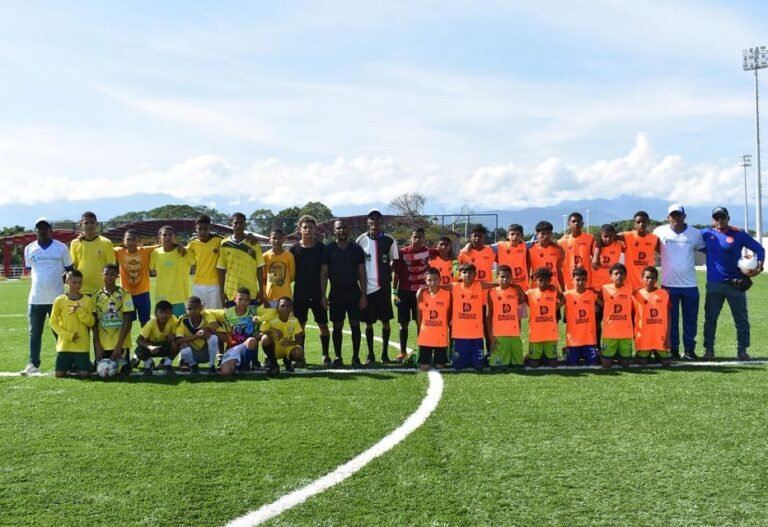 Alcalde de Dibulla, Marlon Amaya, confirma apoyo a deportistas que participan en los Juegos Intercolegiados 2023