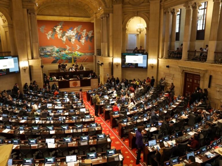 Se suspende debate de reforma a la salud luego de tres artículos aprobados