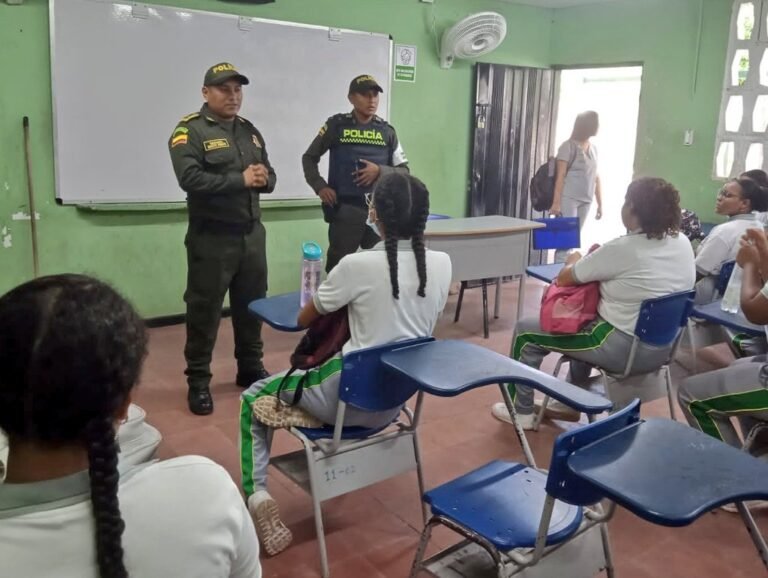 Policía de Infancia y Adolescencia entregó recomendaciones a comunidad estudiantil en Riohacha