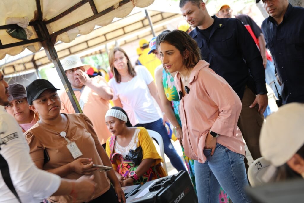 Con feria de servicios y donaciones, directora Laura Sarabia concluyó Ruta por la Prosperidad en La Guajira