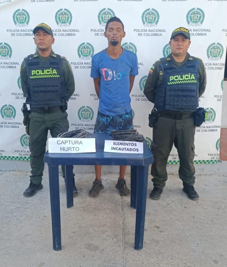 Pillado en pleno robo de cables de comunicación en Maicao