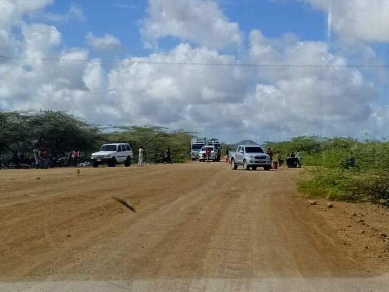 Bloqueo en la línea férrea que inició desde el lunes se ha expandido a tres sitios más  