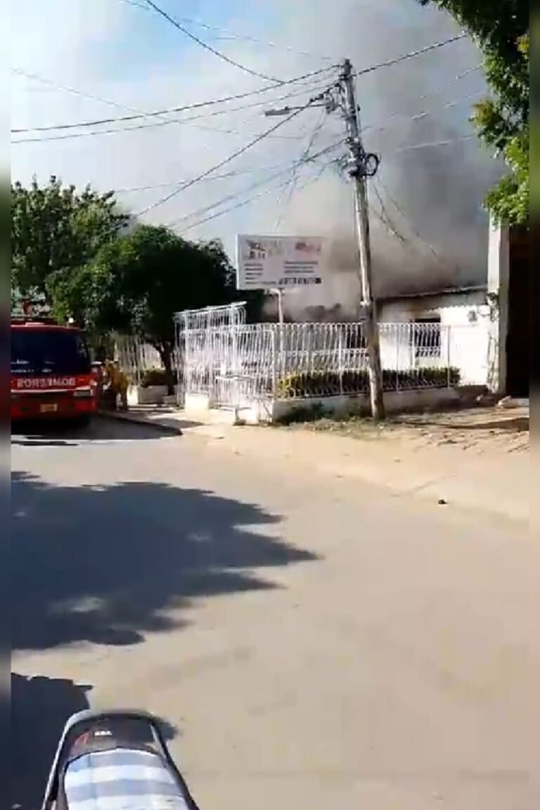 Incendio dejó destruida una vivienda en el barrio las tunas