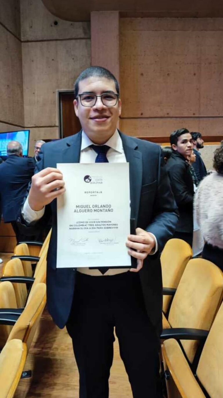 periodista guajiro ganó premio nacional de periodismo Simón Bolívar