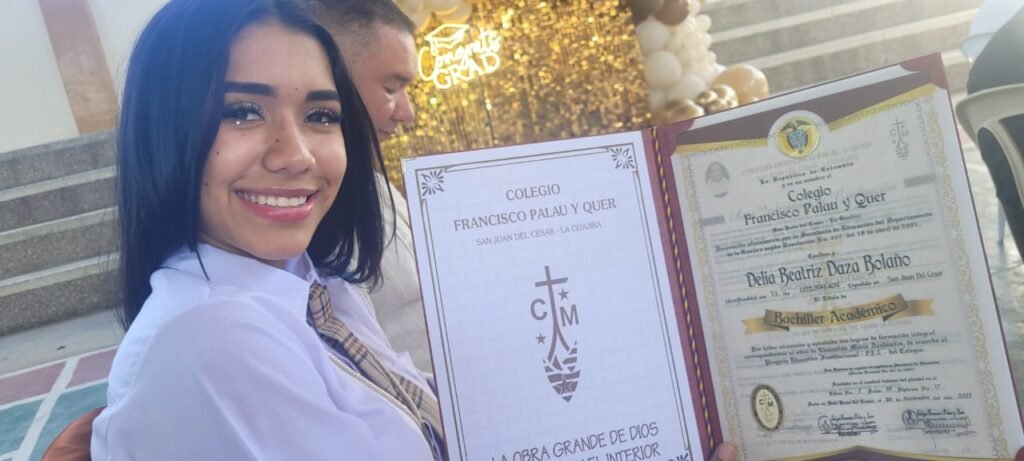 Taty Daza, hija de nuestra columnista Delia Bolaño, se gradúa de bachiller