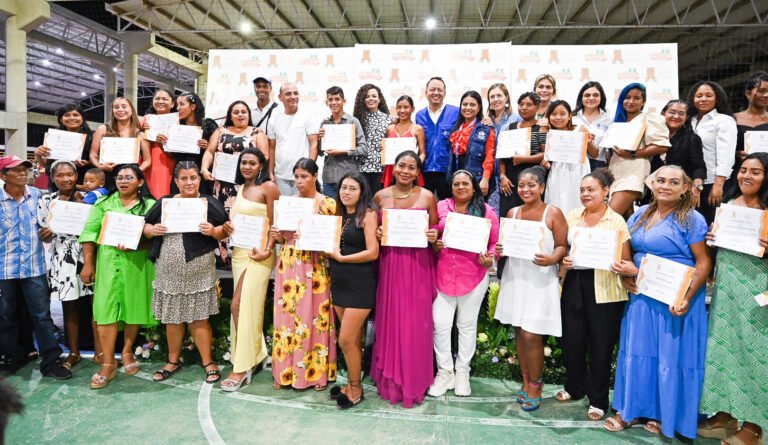 Uniguajira fortalece la integración social en dos poblaciones vulnerables de Riohacha a través de un diplomado