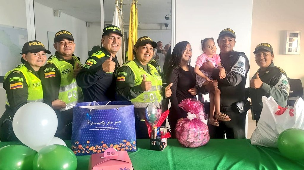 Policía de La Guajira hizo feliz a una niña con discapacidad en el marco del día internacional de esta condición