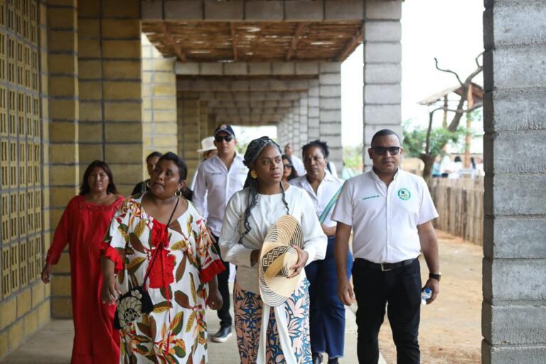 Ministra de educación visitó La Guajira y resaltó infraestructura educativa que beneficiará a 3 mil estudiantes