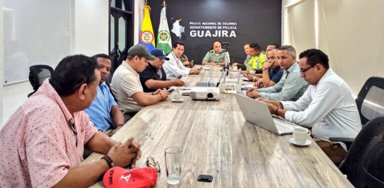 Policía de La Guajira se reunió con gremio de transportes para diseñar estrategias de seguridad y convivencia