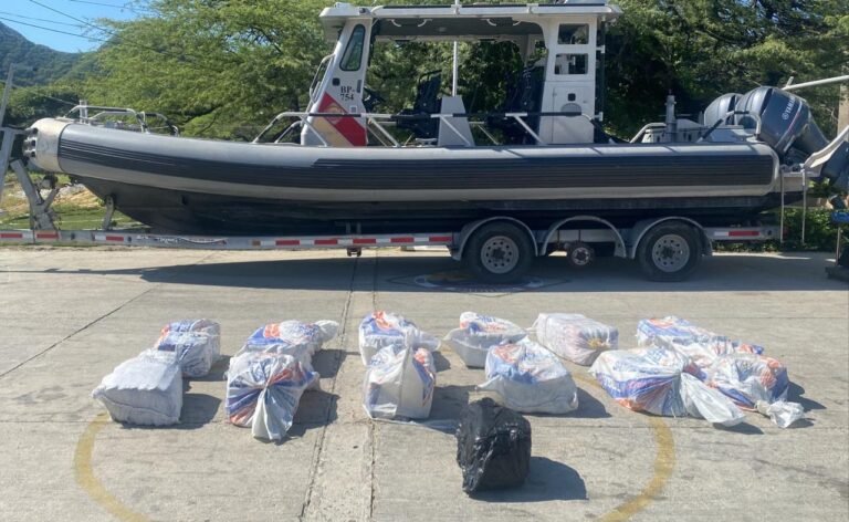 Incautan más de 128 kilos de cocaína en el mar Caribe frente a La Guajira