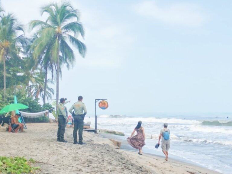 Mar de leva sigue generando erosión costera en Palomino, en Dibulla