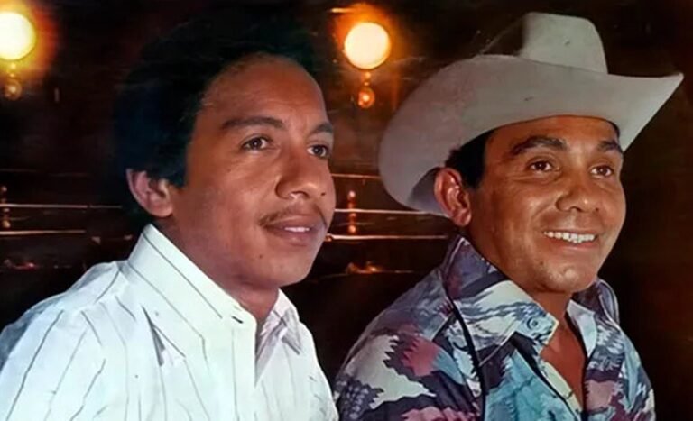 Regresa nuevamente el mes de diciembre con el inolvidable ‘Mensaje de Navidad’ con sus arbolitos, pesebres, luces, regalos y palabras alentadoras. A la par aparecen canciones con esa temática, siendo el compositor Rosendo Romero Ospino el más laureado. “Unos dicen, que buena las navidades, es la época más linda de los años, pero hay otros que no quieren acordarse, de la fiesta de año nuevo y aguinaldo”.