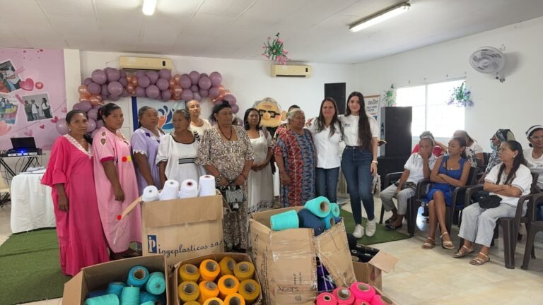 Alcaldía de Barrancas entregó unidades productivas a adultos mayores