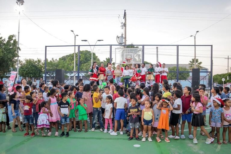 La Gobernadora de La Guajira, Diala Wilches Cortina, realizó un importante evento navideño en compañía de la gestora social, Marly Molina Rojas.