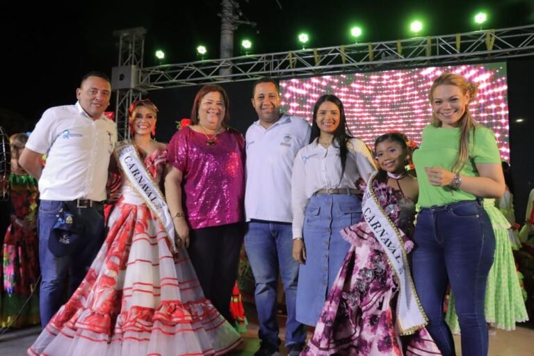Alcalde José Ramiro Bermúdez Cotes impuso banda a las reinas del Carnaval 2024 y develó monumento en homenaje al ‘Pilón Riohachero’