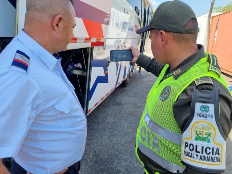 La Policía Fiscal y Aduanera de La Guajira intensificó las acciones enfocadas en combatir el contrabando, por ello advirtió que se sigue implementando la estrategia denominada ‘Ni compro ni vendo contrabando’.