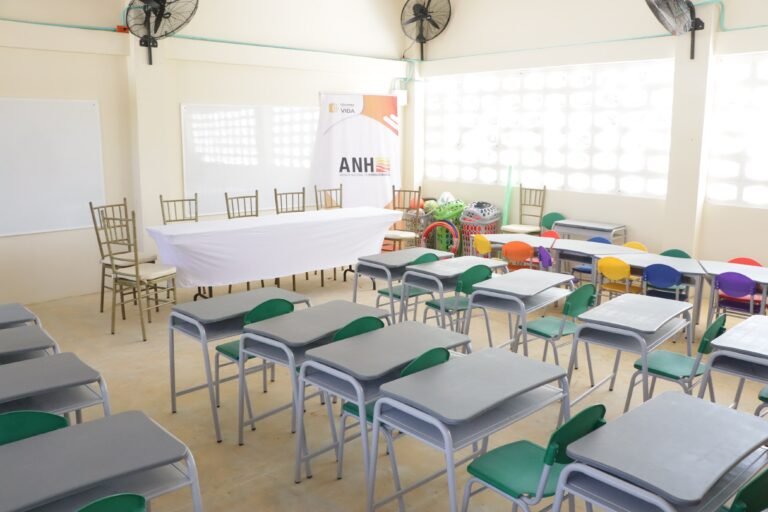 Alcalde de Maicao, Miguel Felipe Aragón estuvo en la entrega de un aula y kits escolares que hizo la ANH y FUPAD a la comunidad educativa Ushuru