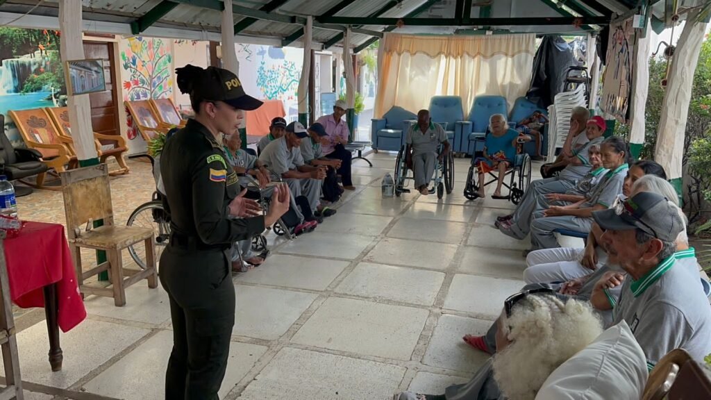 Policía Fiscal y Aduanera impactó positivamente en actividad realizada en la Casa de los Abuelos en Riohacha