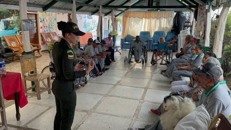 Policía Fiscal y Aduanera impactó positivamente en actividad realizada en la Casa de los Abuelos en Riohacha