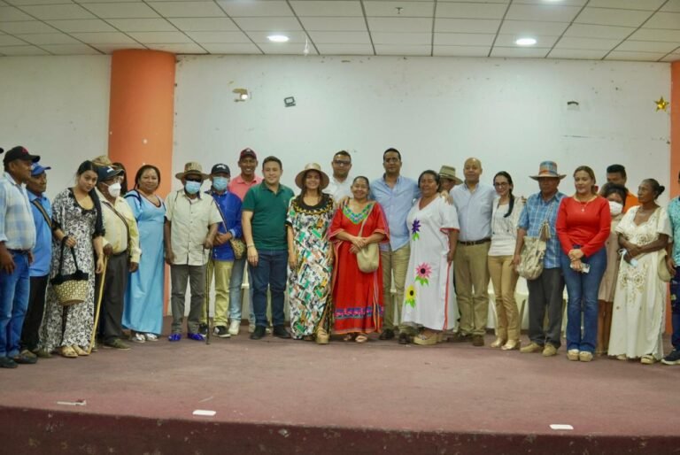 Gobernador de La Guajira se reúne con comunidades indígenas del sur del departamento