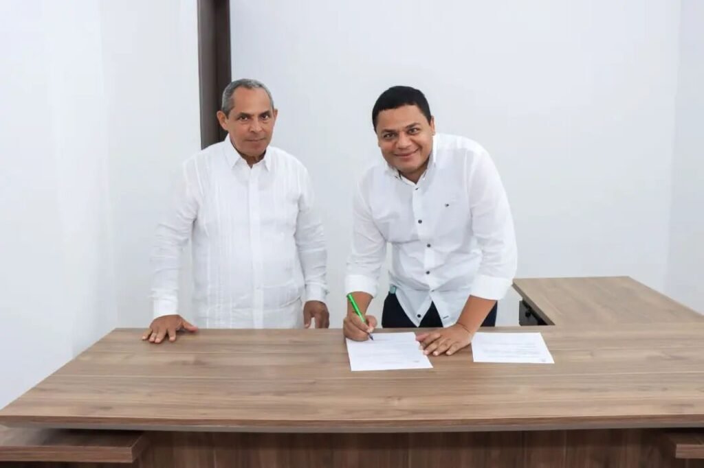 Alcalde de Riohacha posesionó a Director de Aseguramiento de la Secretaría de Salud
