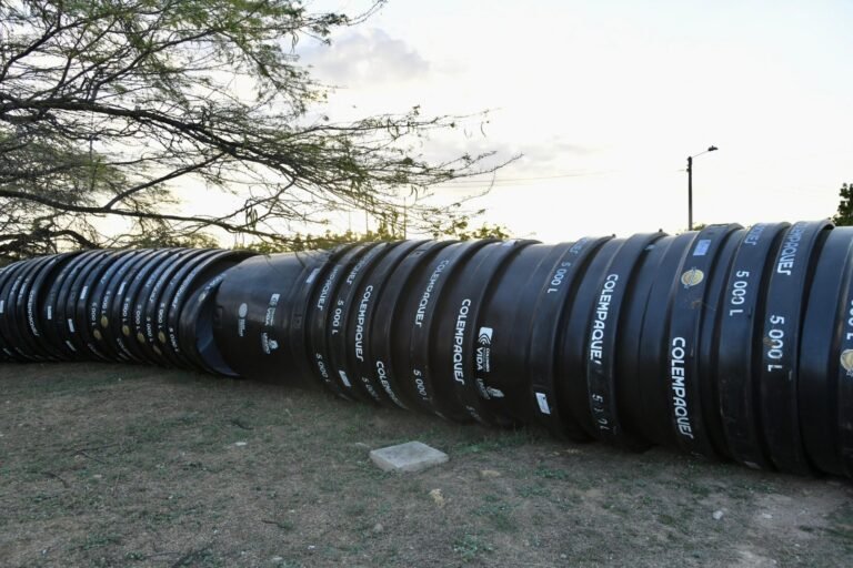 UNGRD continúa llevando vida a La Guajira: comunidades wayuu de Maicao reciben 180 nuevos tanques de agua